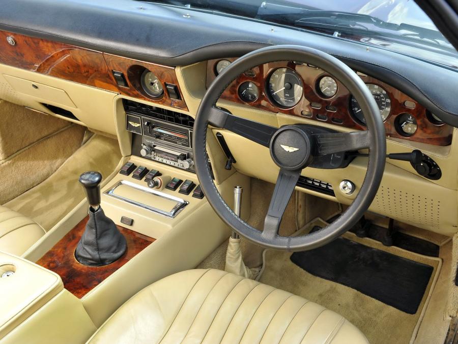 Торпедо Aston Martin V8 Volante (Series I) 1978 года  (UK) (фото 4 из 30)
